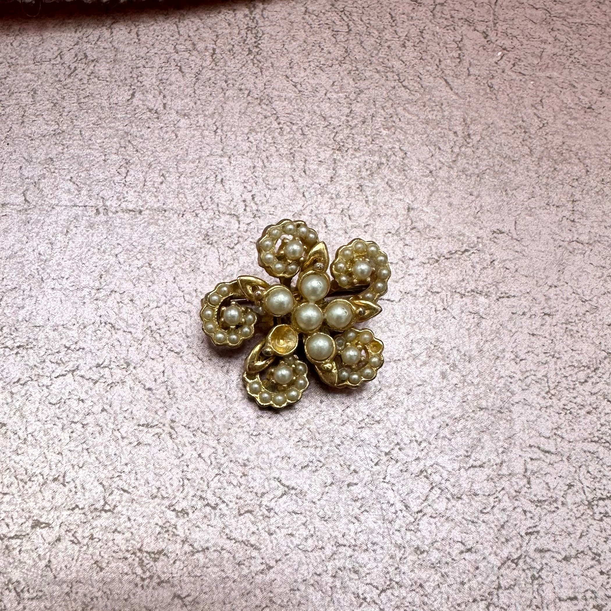 Vintage Gold Tone Faux Pearl Flower Brooch
