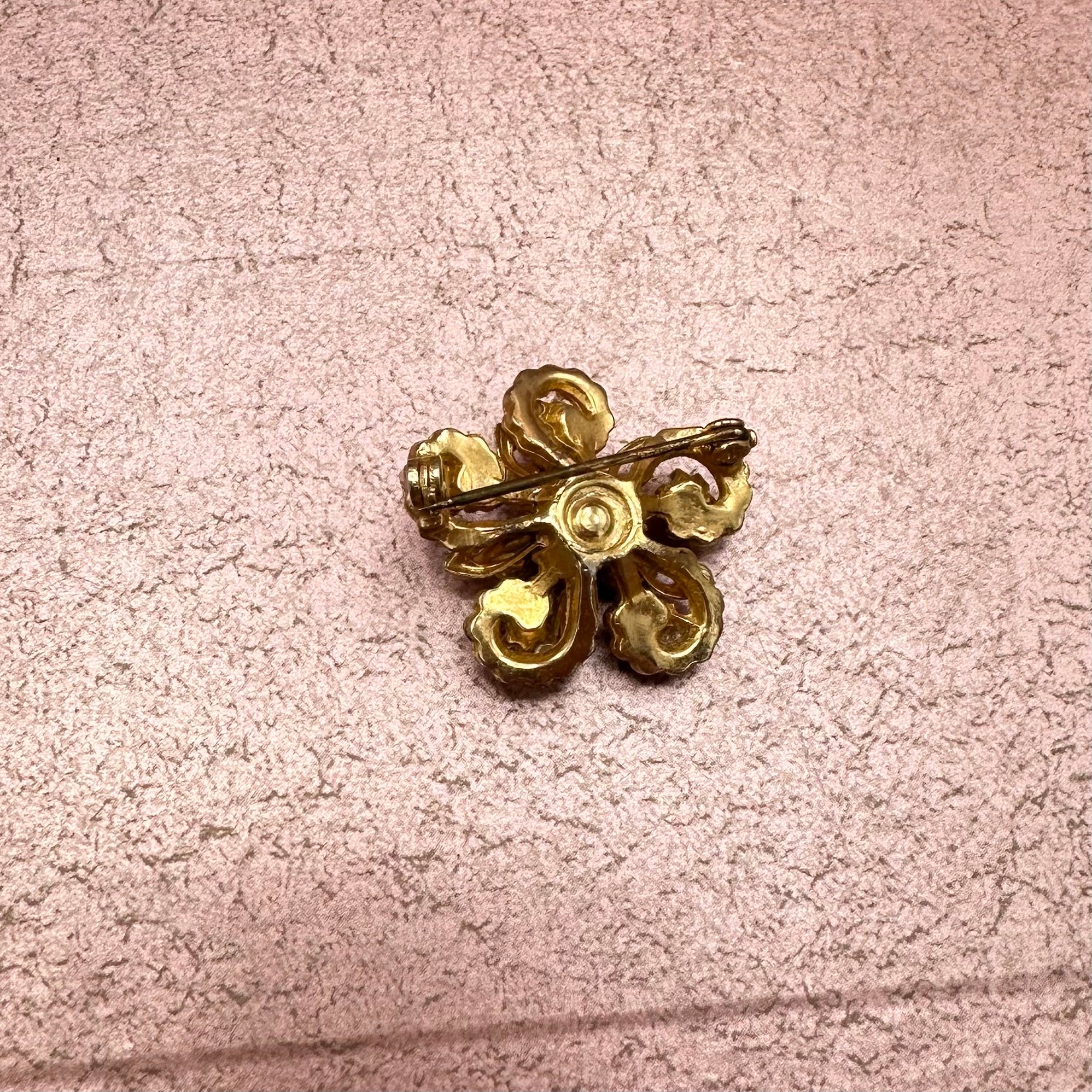 Vintage Gold Tone Faux Pearl Flower Brooch